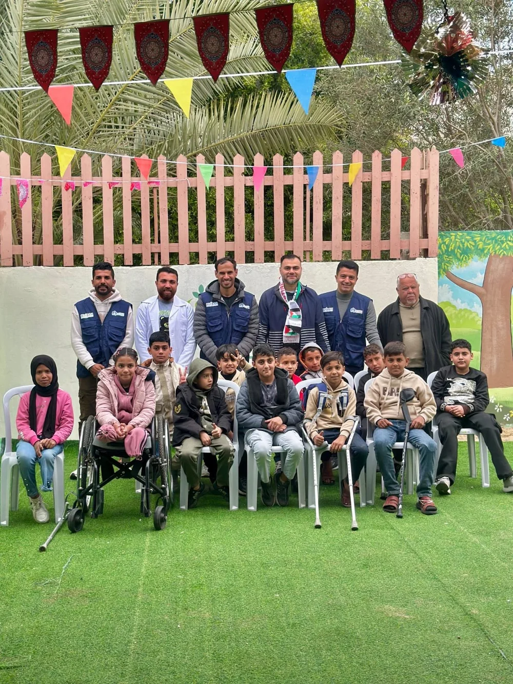 أطفال وفريق قرية البيت